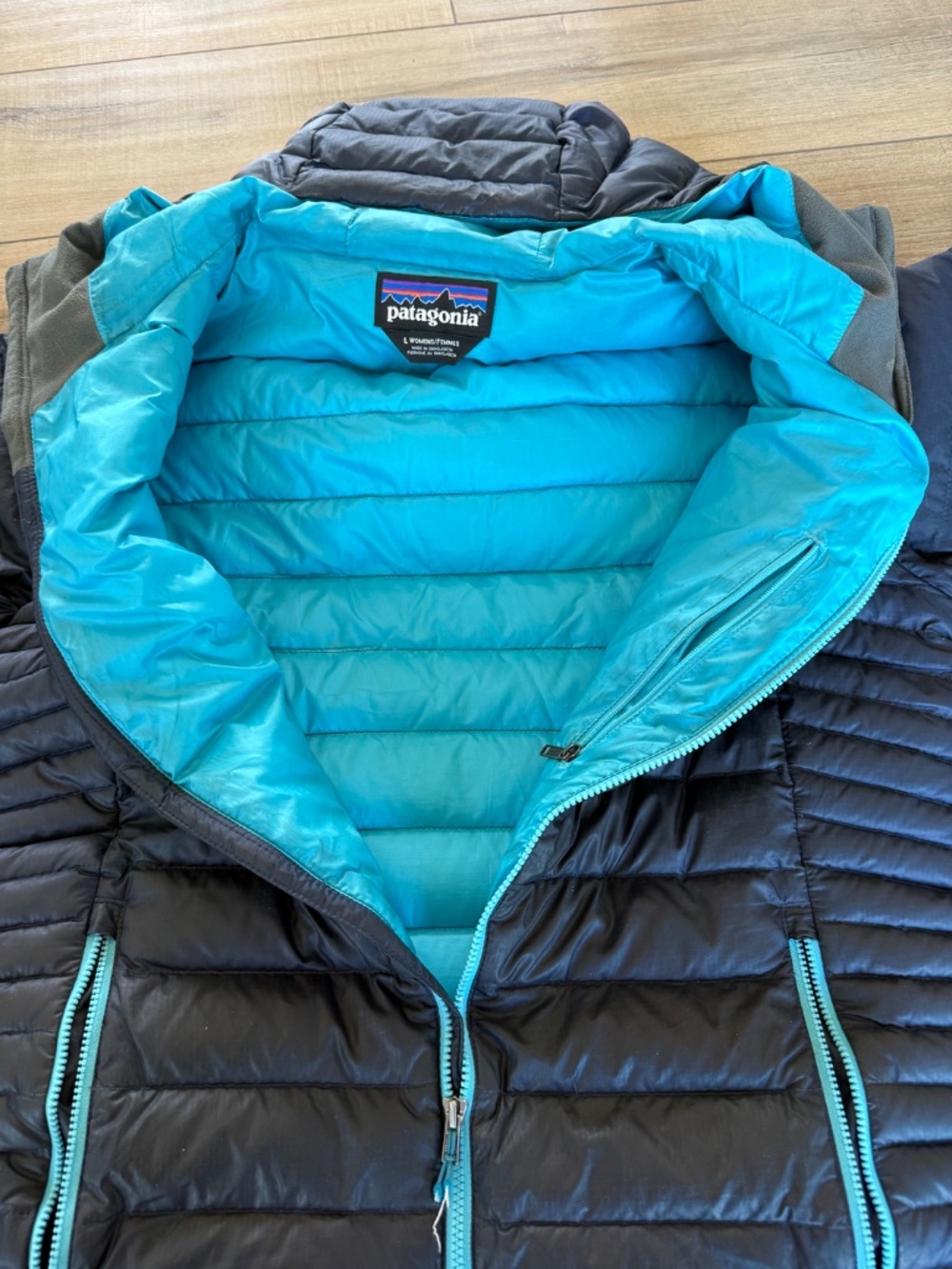Patagonia Women’s down sweater hoody puffer coat - Picture 6 of 7